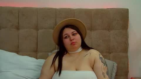 LillianHaig online show from 03-07-25, 08:22