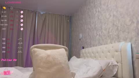 Lara Angel online show from 10-11-25, 03:17