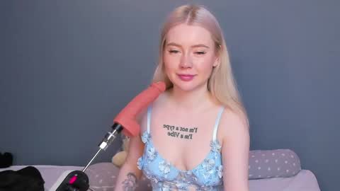 lillie_berry online show from 04-22-26, 04:59
