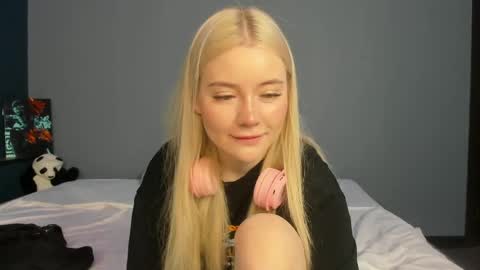 lillie_berry online show from 05-24-26, 04:28