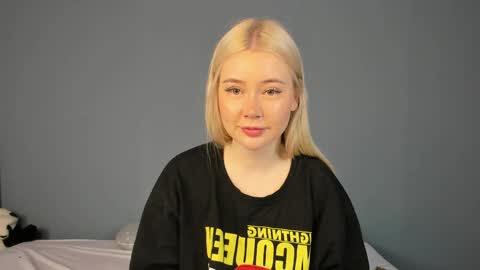 lillie_berry online show from 05-26-26, 04:30