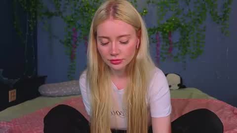 lillie_berry online show from 07-24-26, 04:43