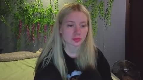 lillie_berry online show from 07-25-26, 04:54