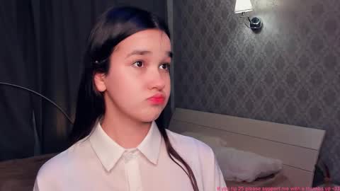 Snapshot of lilliecelina chatting on 12-18-25, 09:21 Celina Lillie online show from 12-18-25, 09:21