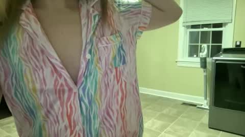 lilly_adams88 online show from 04-28-26, 02:27