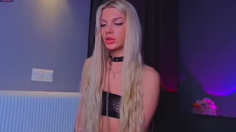 Snapshot of lilly_lux chatting on 05-30-26, 01:08 lilly_lux online show from 05-30-26, 01:08