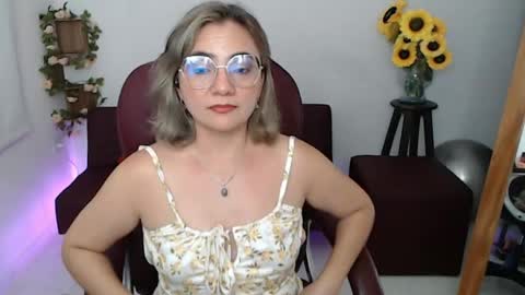 Snapshot of lilly_milf chatting on 05-15-26, 05:42 Lilly online show from 05-15-26, 05:42
