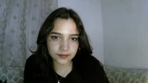 Snapshot of lilly_ocean22 chatting on 12-17-25, 06:08 Sey - Lilly online show from 12-17-25, 06:08