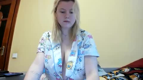 Lilly Depp online show from 11-23-25, 12:05