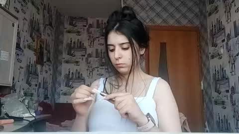 Snapshot of lillylarde chatting on 12-17-25, 03:34 Lina Hello guys Its my first day online show from 12-17-25, 03:34