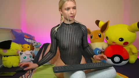 Snapshot of lillyocean06 chatting on 05-23-26, 01:15 LillyOcean online show from 05-23-26, 01:15