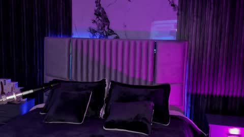 Lilly Ortiz online show from 12-15-24, 04:51