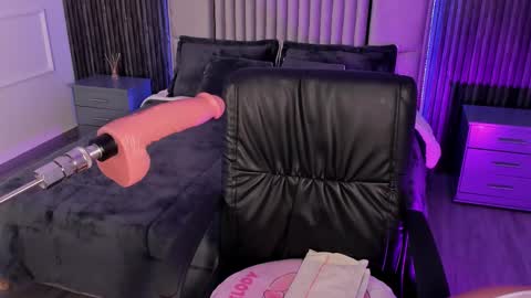 Lilly Ortiz online show from 03-05-25, 04:24