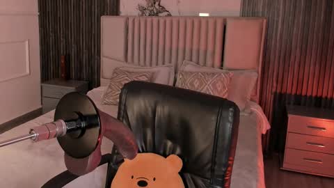 Lilly Ortiz online show from 02-17-26, 08:04