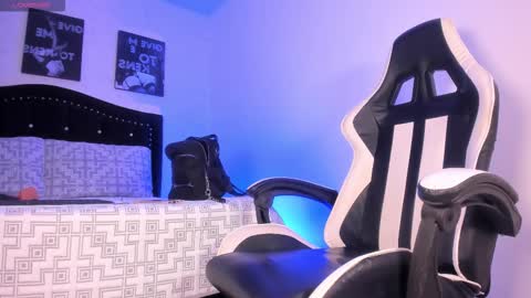 Snapshot of lillypalmer chatting on 11-09-25, 08:56 Lilly online show from 11-09-25, 08:56