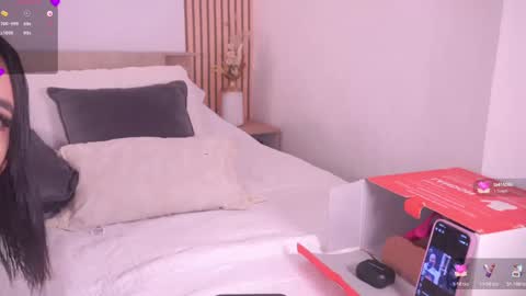 Lilly Thompson  online show from 01-23-25, 11:15