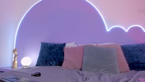 Lilou online show from 12-18-24, 02:49