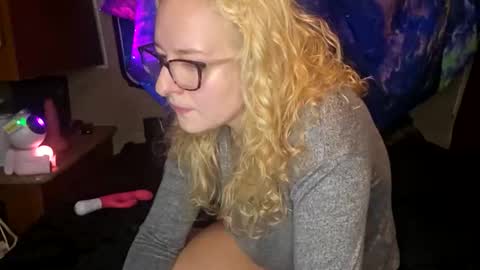 LilPies  online show from 11-30-25, 06:06