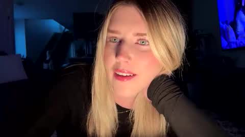 Ava online show from 04-21-26, 10:56