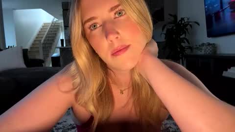 Ava online show from 04-23-26, 01:35