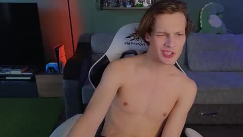 Snapshot of lilteddyboy chatting on 10-11-25, 01:42 lilteddyboy online show from 10-11-25, 01:42