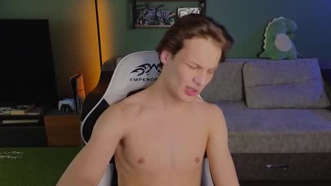 Snapshot of lilteddyboy chatting on 10-24-25, 04:25 lilteddyboy online show from 10-24-25, 04:25