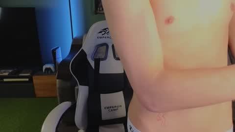 Snapshot of lilteddyboy chatting on 11-08-25, 01:11 lilteddyboy online show from 11-08-25, 01:11