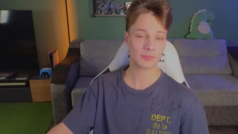 Snapshot of lilteddyboy chatting on 11-12-25, 10:15 lilteddyboy online show from 11-12-25, 10:15