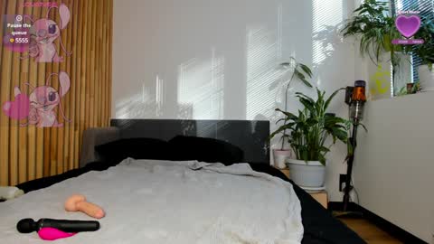 Snapshot of lily__love chatting on 01-10-25, 08:18 LILY online show from 01-10-25, 08:18