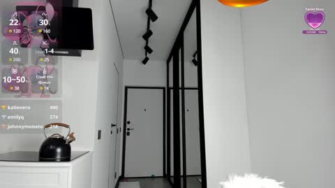 Snapshot of lily__love chatting on 01-24-25, 04:49 LILY online show from 01-24-25, 04:49