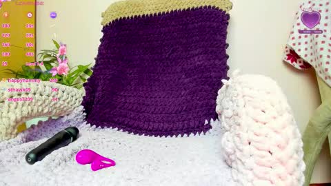 Snapshot of lily__love chatting on 09-17-25, 09:33 LILY online show from 09-17-25, 09:33