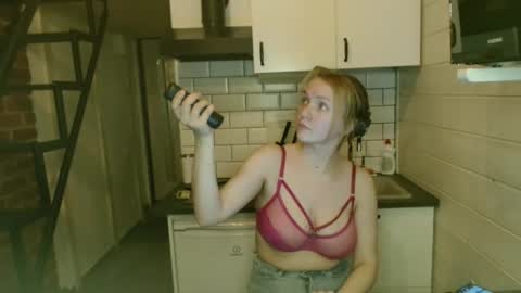 Lily dollyx online show from 09-30-25, 06:35