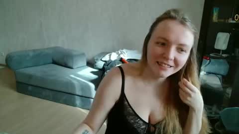 Lily dollyx online show from 04-17-26, 07:22