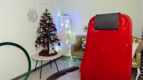 Lily online show from 12-17-24, 07:18