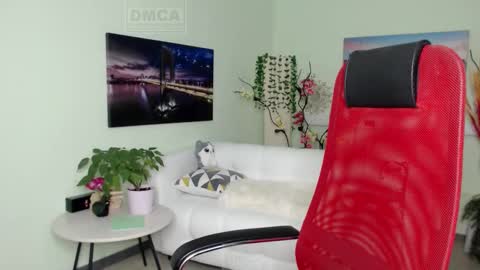 Lily online show from 11-14-25, 04:55