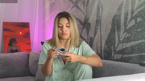 Snapshot of lily_foster_ chatting on 12-10-24, 07:26 Lily online show from 12-10-24, 07:26