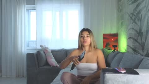 Snapshot of lily_foster_ chatting on 02-07-25, 07:40 Lily online show from 02-07-25, 07:40