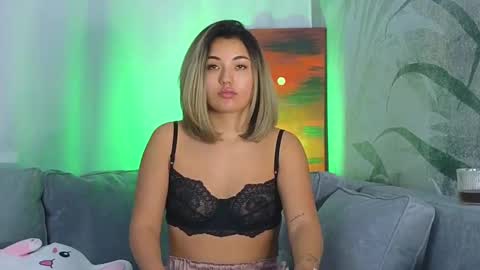 Snapshot of lily_foster_ chatting on 02-09-25, 04:18 Lily online show from 02-09-25, 04:18