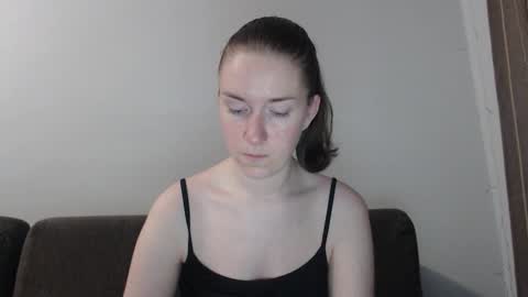 Snapshot of lily_love_x chatting on 10-27-25, 01:20 lily_love_x online show from 10-27-25, 01:20