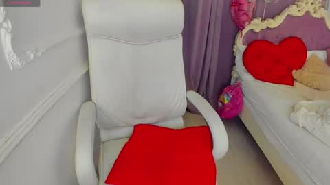 Lily online show from 04-30-26, 07:25