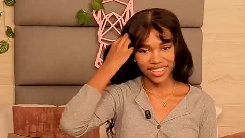 Lily Miiller online show from 10-23-25, 08:51