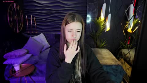 Lily online show from 01-19-25, 06:53