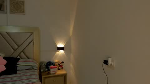 lily_noir_ online show from 04-16-26, 11:33