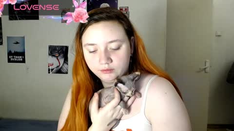 Snapshot of lily_shamy chatting on 12-31-24, 01:52 Alice online show from 12-31-24, 01:52