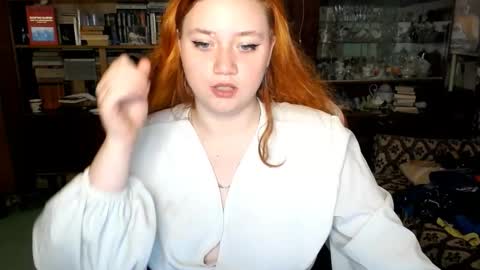 Snapshot of lily_shamy chatting on 09-24-25, 07:17 Alice online show from 09-24-25, 07:17