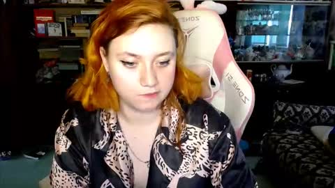 Snapshot of lily_shamy chatting on 10-12-25, 05:06 Alice online show from 10-12-25, 05:06