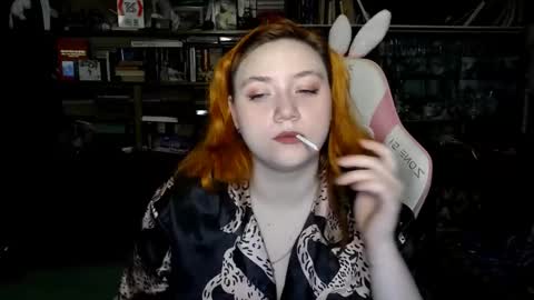 Snapshot of lily_shamy chatting on 10-15-25, 04:40 Alice online show from 10-15-25, 04:40