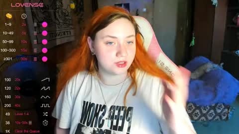 Snapshot of lily_shamy chatting on 05-05-26, 04:37 Alice online show from 05-05-26, 04:37