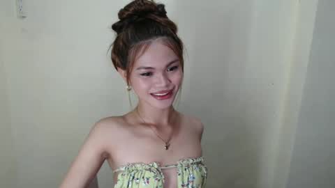 Snapshot of lily_summer23 chatting on 12-28-24, 06:49 Youre pleasure Lily online show from 12-28-24, 06:49