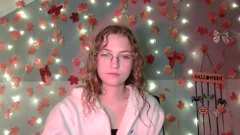 Snapshot of lily_tayberry chatting on 10-03-25, 06:10 small lily online show from 10-03-25, 06:10